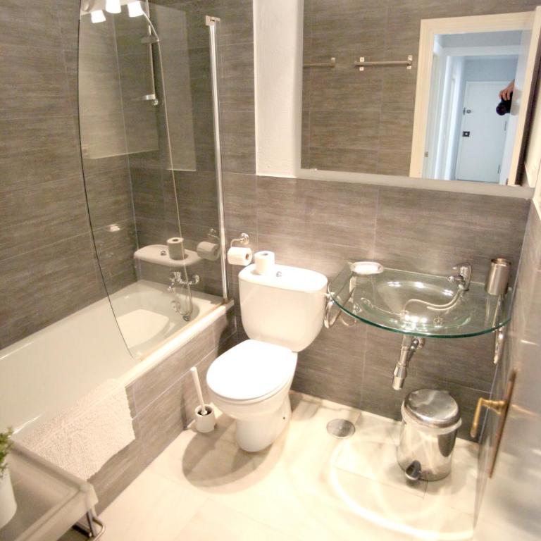 Sleepin Sevilla Catedral - Three-Bedroom Apartment - 12