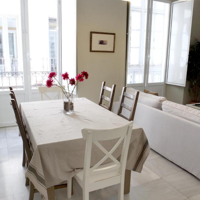 Sleepin Sevilla Catedral - Three-Bedroom Apartment - 15