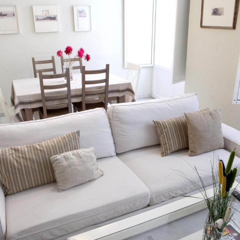 Sleepin Sevilla Catedral - Three-Bedroom Apartment - 1