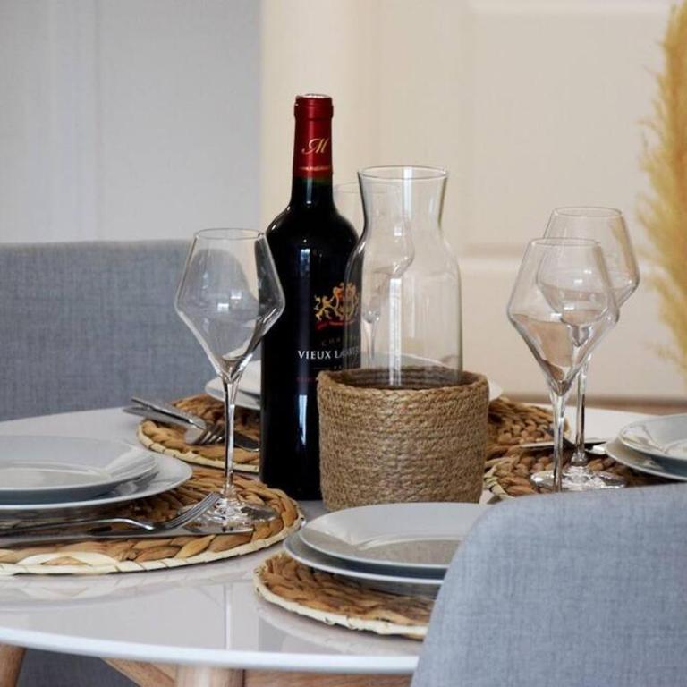 Superbe: parking gratuit + wifi puissant + balcon - Appartement 1 Chambre - 9