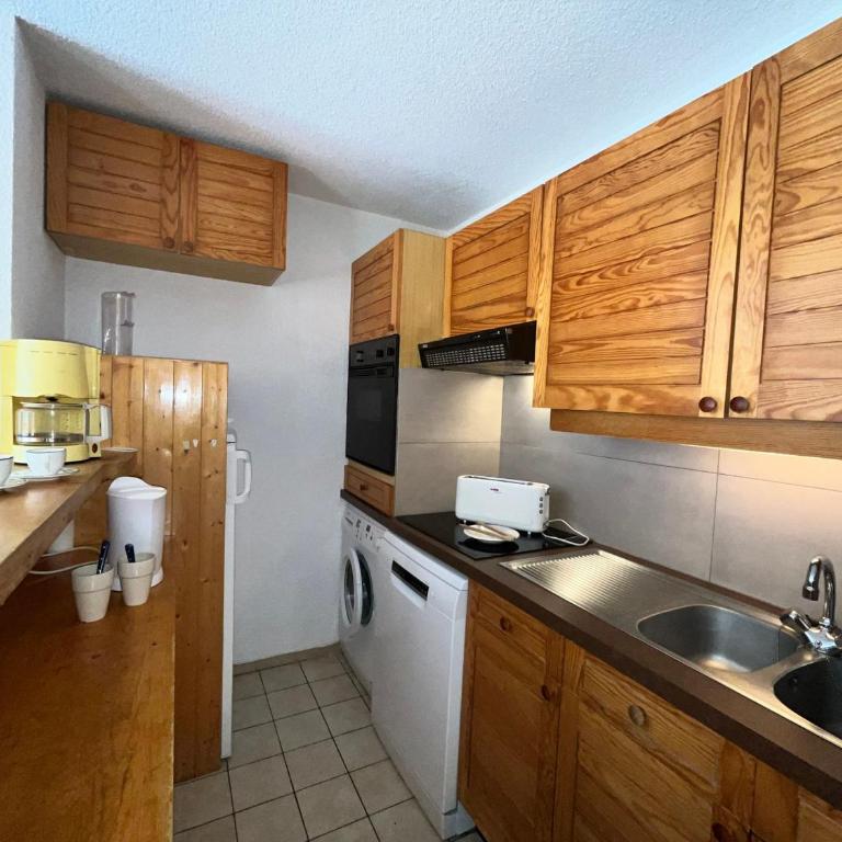 Appartement chaleureux à Méribel, proche pistes, avec parking et Wi-Fi - FR-1-688-36 - Appartement - 2