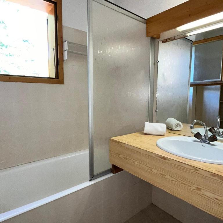 Appartement chaleureux à Méribel, proche pistes, avec parking et Wi-Fi - FR-1-688-36 - Appartement - 7