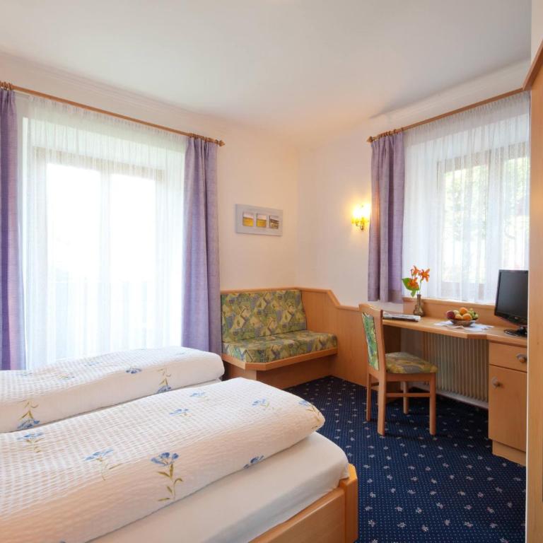 Hotel Pension Sonnegg - Doppelzimmer mit Balkon - 2