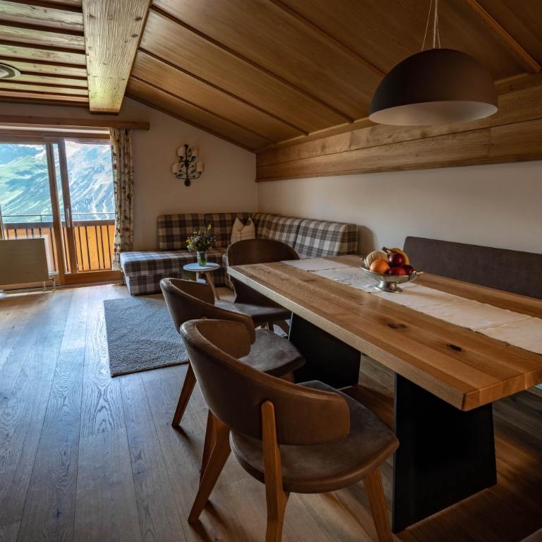 Hotel Mohnenfluh - Familienzimmer mit Balkon - 5