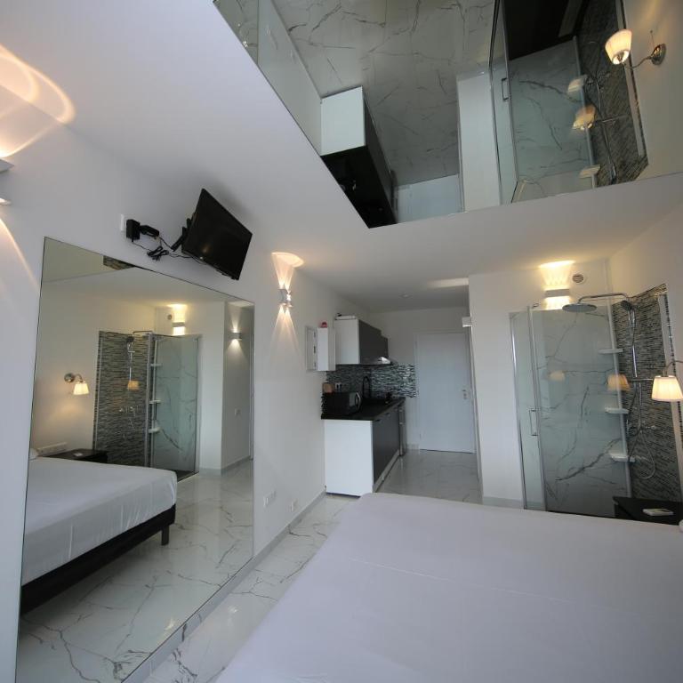 Studio Indecent - One-Bedroom Apartment - 8