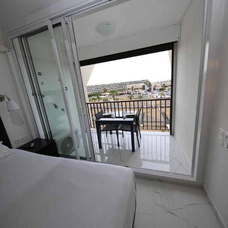 Studio Indecent - One-Bedroom Apartment - 13