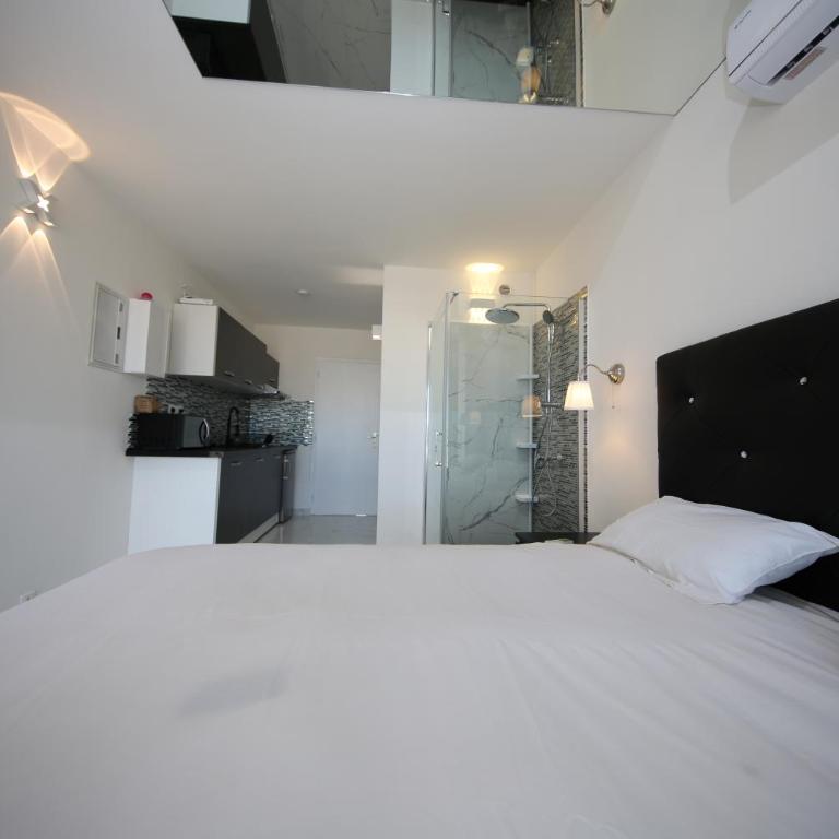 Studio Indecent - One-Bedroom Apartment - 16