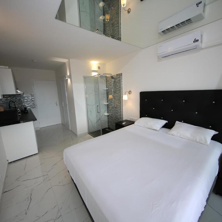 Studio Indecent - One-Bedroom Apartment - 1
