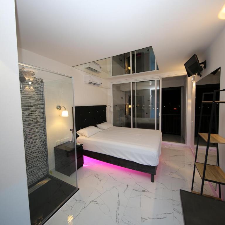 Studio Indecent - One-Bedroom Apartment - 21