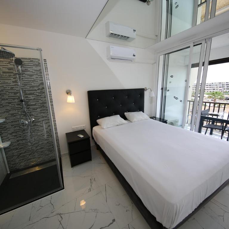 Studio Indecent - One-Bedroom Apartment - 24