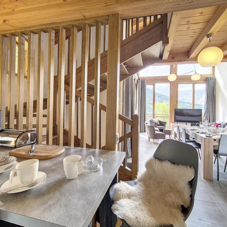 Chalet luxueux 3 chambres • Accès pistes • Sauna • Jacuzzi - FR-1-344-772 - Chalet - 5