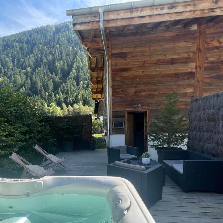 Chalet le petit Nicolas, jacuzzi, vue Mont Blanc - Chalet - 23