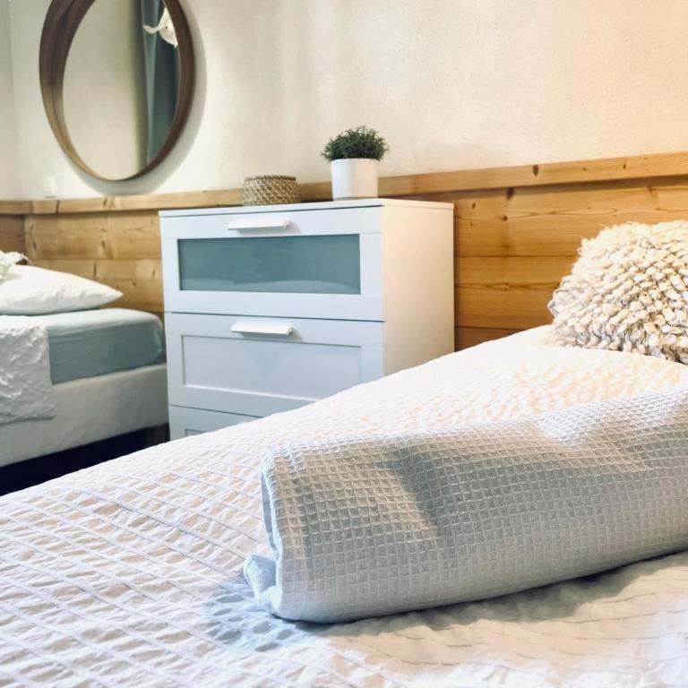 Chalet le petit Nicolas, jacuzzi, vue Mont Blanc - Chalet - 32