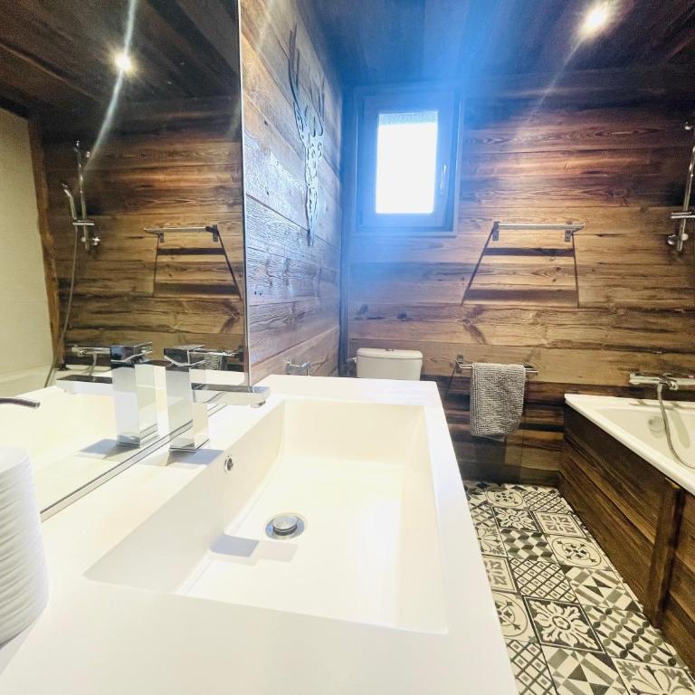 Chalet le petit Nicolas, jacuzzi, vue Mont Blanc - Chalet - 44