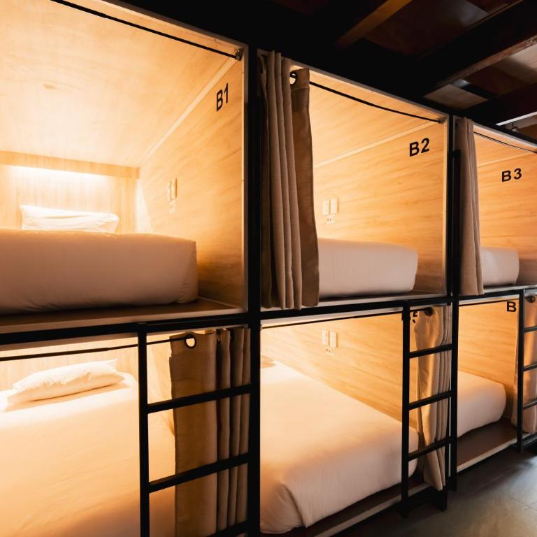 Hostal Juarez - Cama en habitación compartida femenina de 6 camas - 11