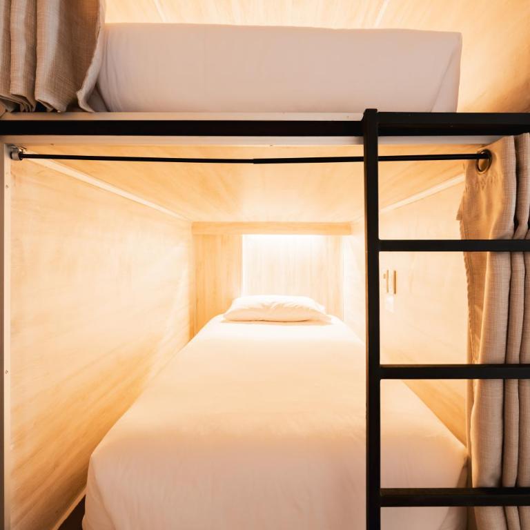 Hostal Juarez - Cama en habitación compartida femenina de 6 camas - 13