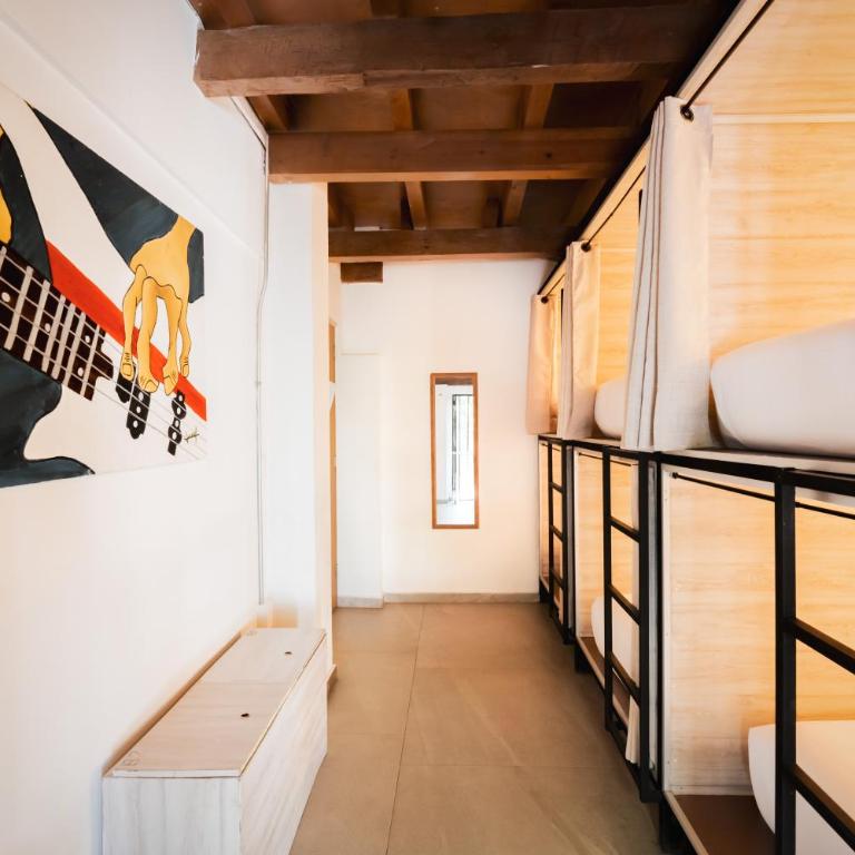 Hostal Juarez - Cama en habitación compartida femenina de 6 camas - 5