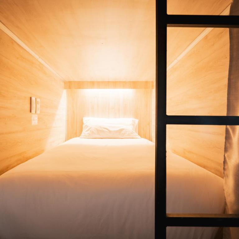 Hostal Juarez - Cama en habitación compartida femenina de 6 camas - 6