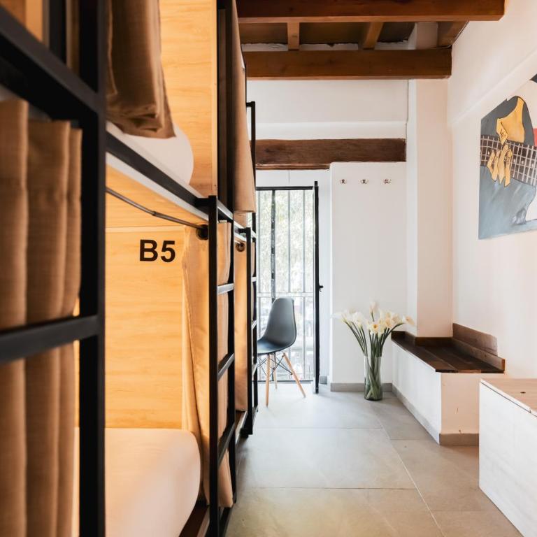 Hostal Juarez - Cama en habitación compartida femenina de 6 camas - 4