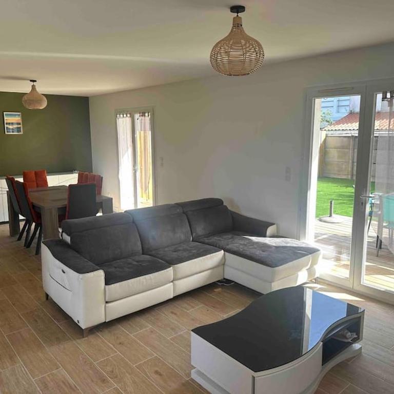 Maison 100m2 4 chambres avec piscine jardin paysage - Maison 3 Chambres - 10