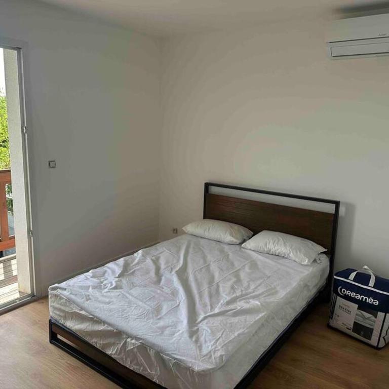 Maison 100m2 4 chambres avec piscine jardin paysage - Maison 3 Chambres - 12