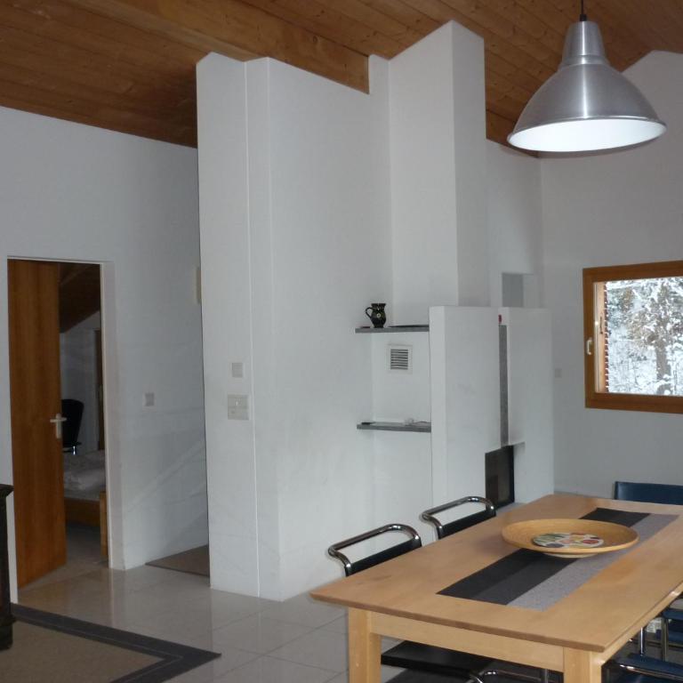 Moderne attraktive Dachwohnung für max. 6 Personen in ruhiger Umgebung - Three-Bedroom Apartment - 6