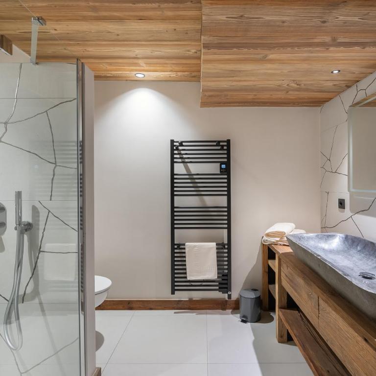 Le Cheval Blanc Luxe, skis aux pieds, jacuzzi, hammam, salle de cinéma - Chalet - 24