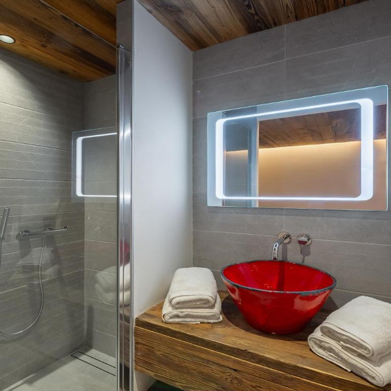 Le Cheval Blanc Luxe, skis aux pieds, jacuzzi, hammam, salle de cinéma - Chalet - 26