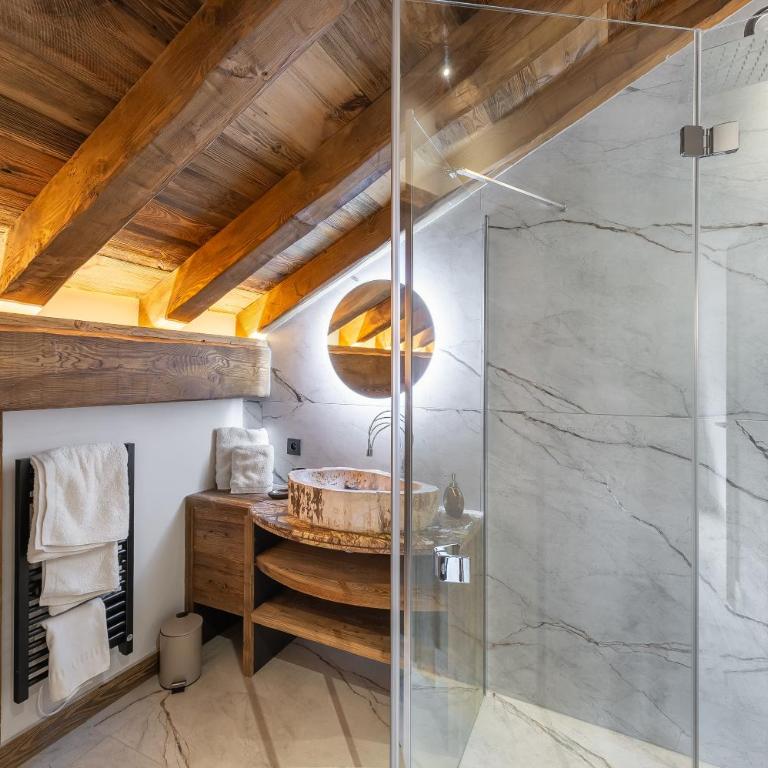 Le Cheval Blanc Luxe, skis aux pieds, jacuzzi, hammam, salle de cinéma - Chalet - 15