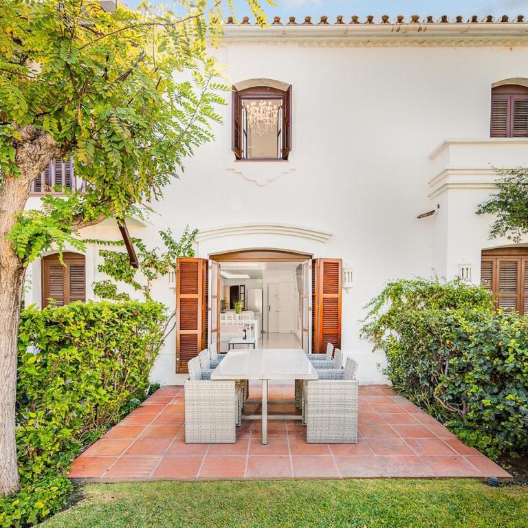 Estepona - Playa - Villa de 3 dormitorios con acceso directo a la piscina y al lado del mar Si7 - Apartamento - 2