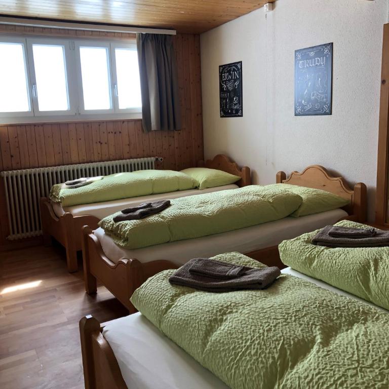 Bärghuis Jochpass - Alpine Hideaway - 2222müM - Vierbettzimmer mit Gemeinschaftsbad - 4