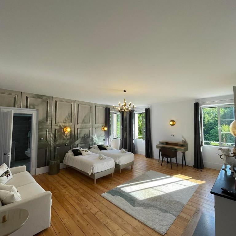 Domaine Clairfontaine Noyarey - Suites Junior - Chambre Double ou Lits Jumeaux - Vue sur Jardin - 2