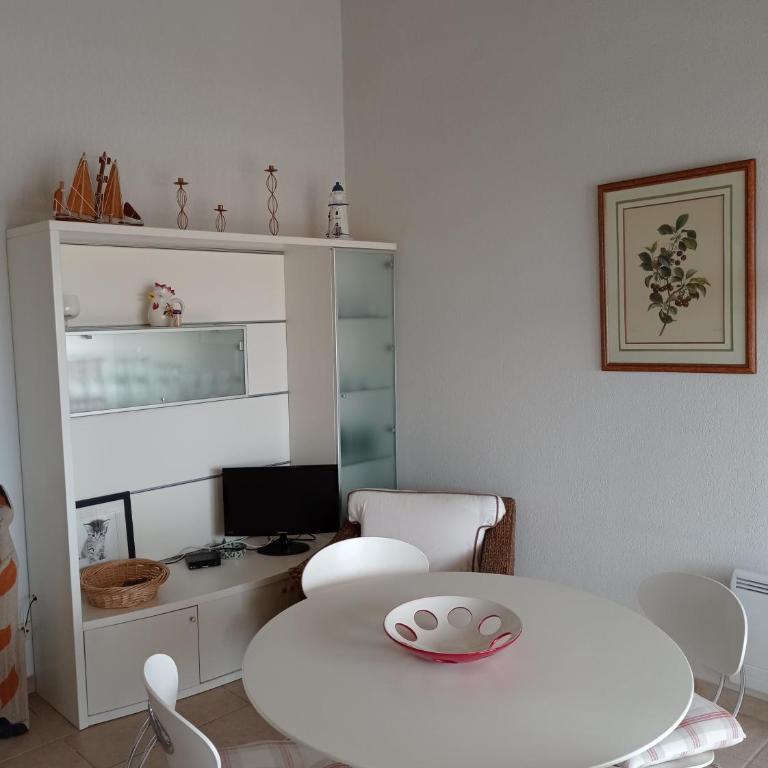 Ombre et soleil vue sur la lagune et bateaux - Two-Bedroom Apartment - 1