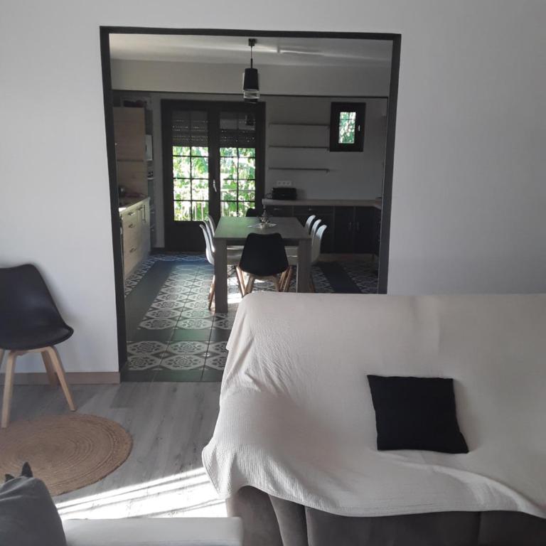 Jolie maison avec piscine - Maison 4 Chambres - 16