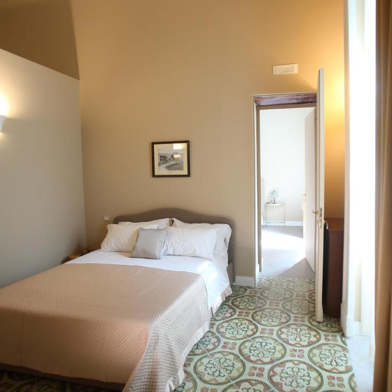 San Paolo Rooms Centro Storico Napoli - Camera Matrimoniale con Bagno Privato - 4