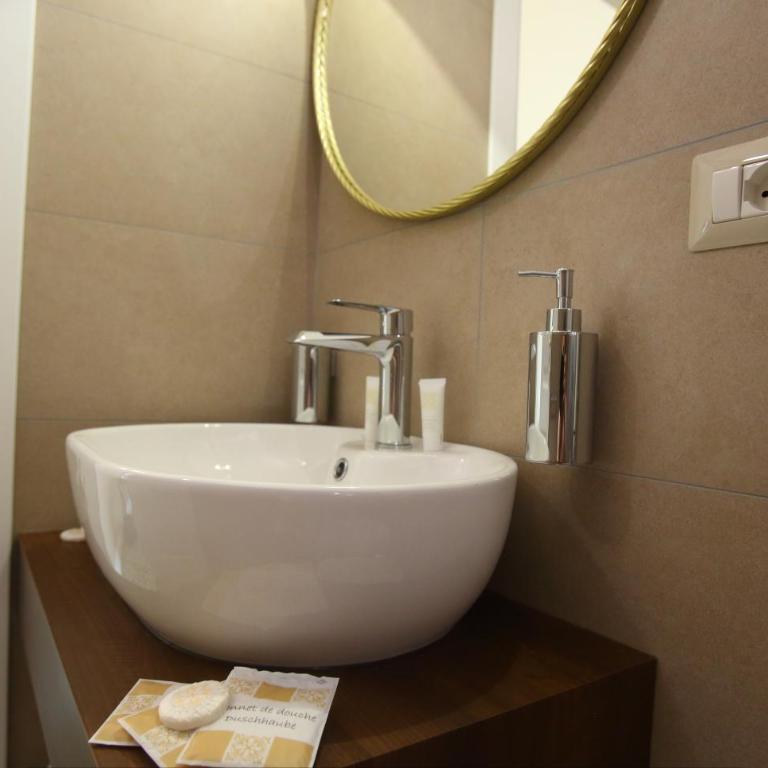 San Paolo Rooms Centro Storico Napoli - Camera Matrimoniale con Bagno Privato - 10