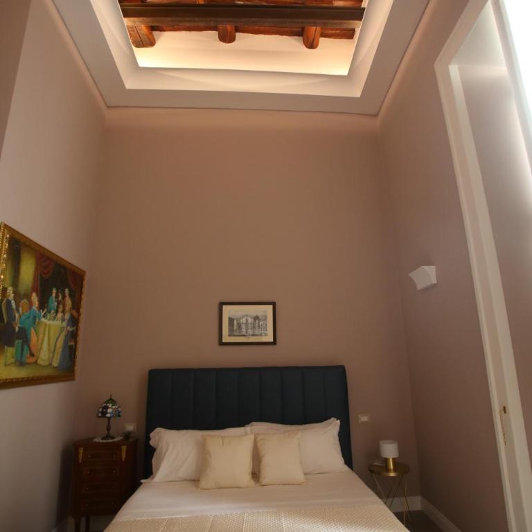San Paolo Rooms Centro Storico Napoli - Camera Matrimoniale con Balcone (3 Adulti) - 5