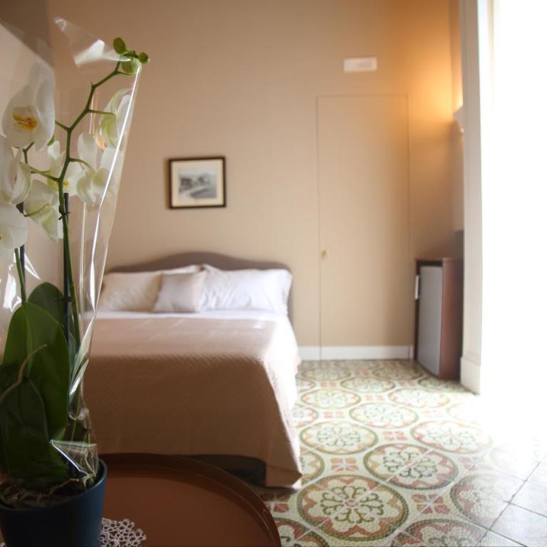 San Paolo Rooms Centro Storico Napoli - Camera Matrimoniale con Bagno Privato - 1