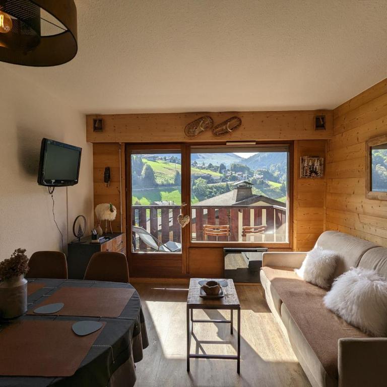 Appartement rénové 2023 au centre de La Clusaz avec balcon, garage, et accès facile aux pistes - FR-1-459-178 - Apartamento (4 adultos) - 1