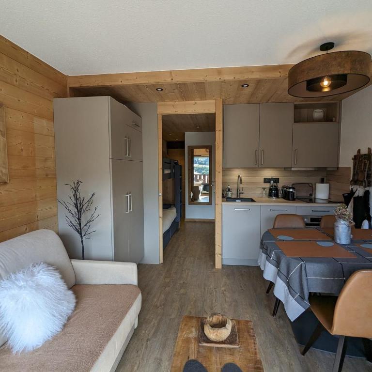 Appartement rénové 2023 au centre de La Clusaz avec balcon, garage, et accès facile aux pistes - FR-1-459-178 - Apartamento (4 adultos) - 2
