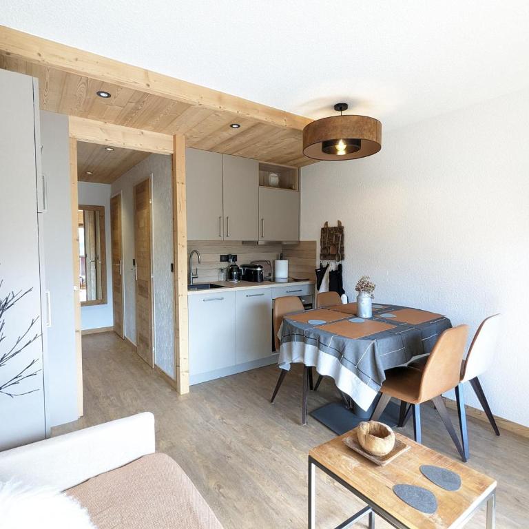 Appartement rénové 2023 au centre de La Clusaz avec balcon, garage, et accès facile aux pistes - FR-1-459-178 - Apartamento (4 adultos) - 3