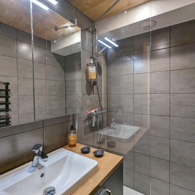 Appartement rénové 2023 au centre de La Clusaz avec balcon, garage, et accès facile aux pistes - FR-1-459-178 - Apartamento (4 adultos) - 8
