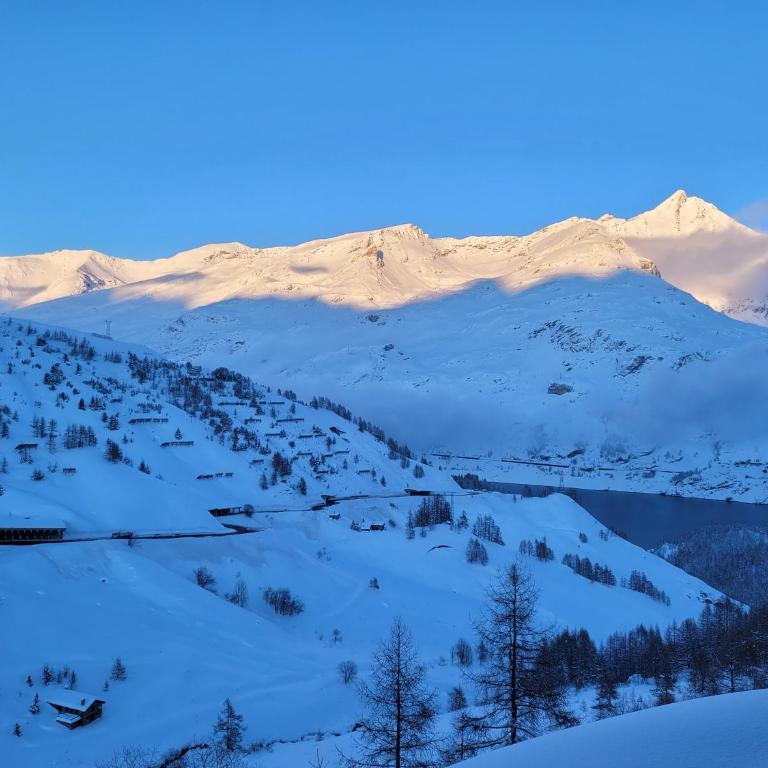 Appartement Tignes 2100 - 4-6 personnes - 1 chambre - 4 lits - Wifi haut débit - Parking couvert inclus - Apartment mit Blick auf die Berge - 10