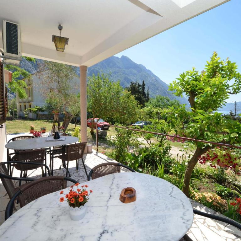 B & M Apartments - One-Bedroom Apartment with Terrace - 1