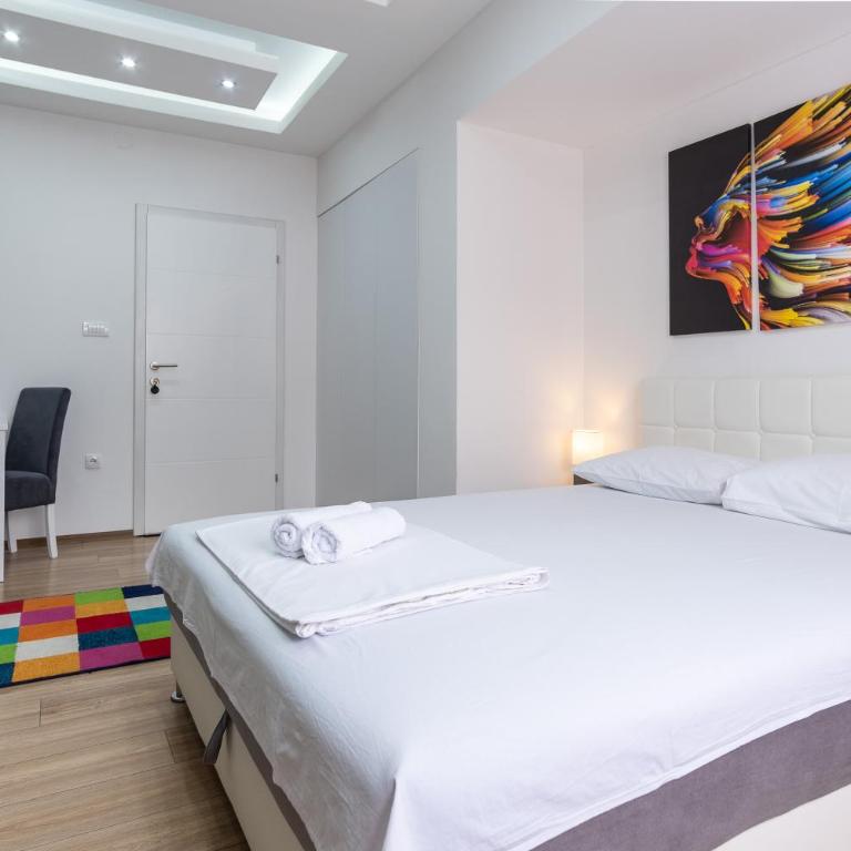 Apartments Sweet Dreams - Deluks Dvokrevetna Soba sa Bračnim Krevetom i Kadom - 7
