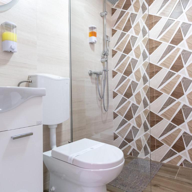 Apartments Sweet Dreams - Deluks Dvokrevetna Soba sa Bračnim Krevetom i Kadom - 12