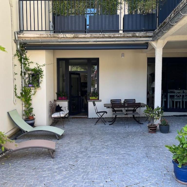 Charmant appartement en pierres - Three-Bedroom Apartment - 8