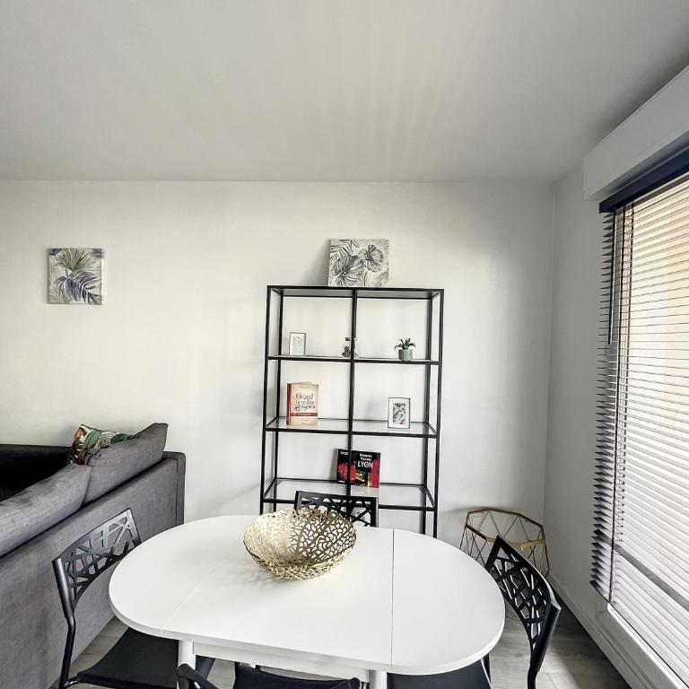 City & cosy, LYON CHARCOT- WIFI - LAVE LINGE - BALCON - PARKING - One-Bedroom Apartment - 19