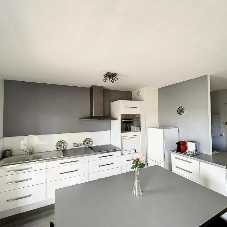 City & cosy, LYON CHARCOT- WIFI - LAVE LINGE - BALCON - PARKING - One-Bedroom Apartment - 17