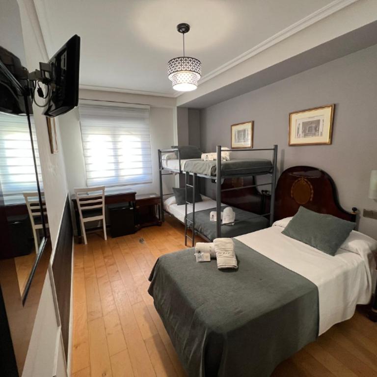 Hospedium Plaza Mayor Salamanca - Habitación Triple económica - 3